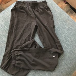 Lululemon women’s joggers size 6